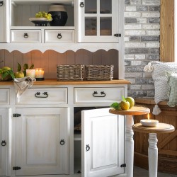Drewniany kredens woskowany VIT 101 SLIM
