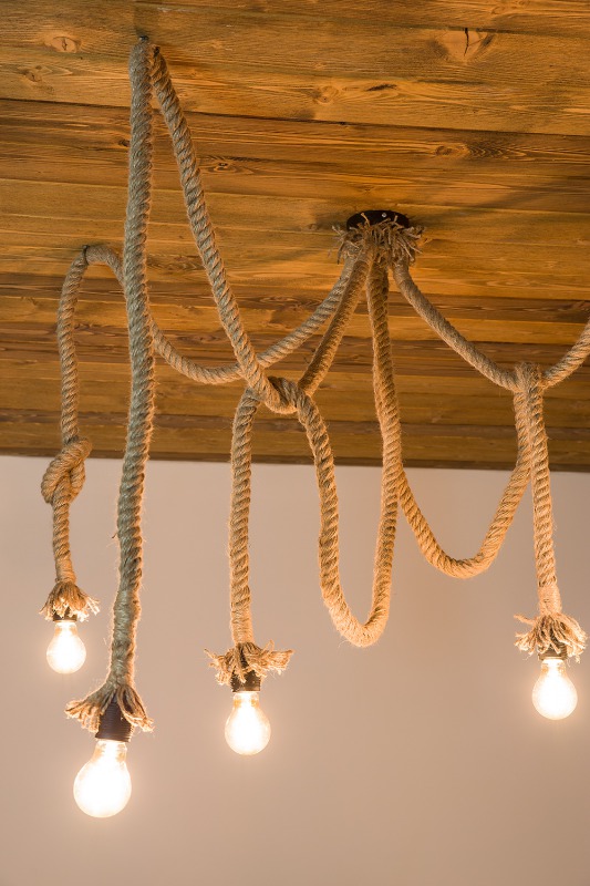 rustykalna lampa sznur pająk